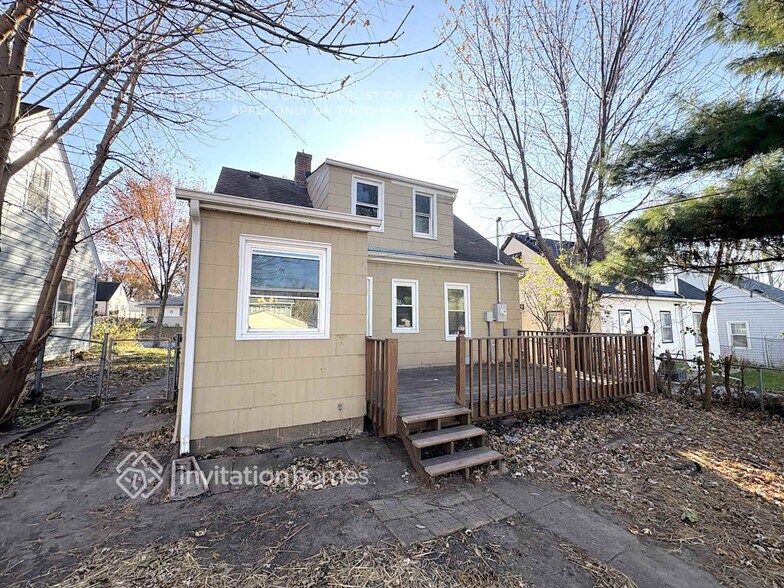 Building Photo - 1923 Arlington Ave E