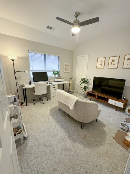 Building Photo - 2223 Meadowstone Dr
