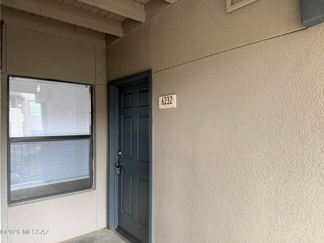 Building Photo - 5800 N Kolb Rd