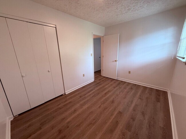 Building Photo - 460A Warrior Dr