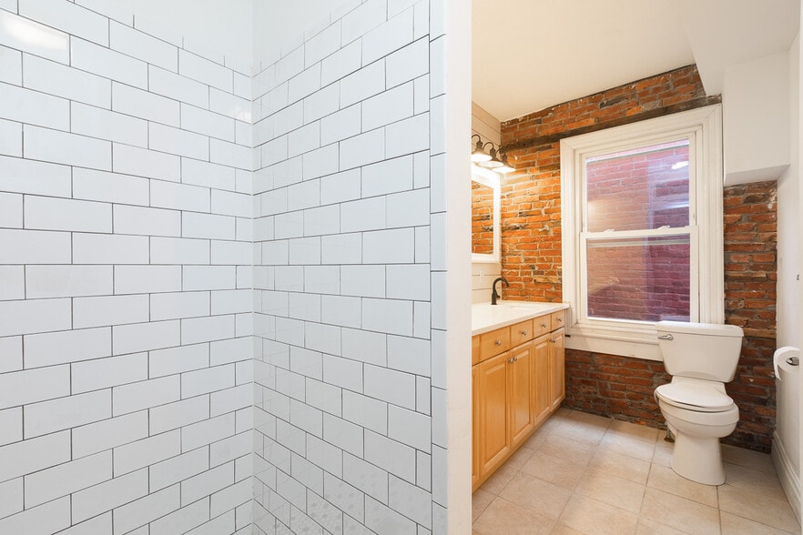 Building Photo - 132 S 20th St