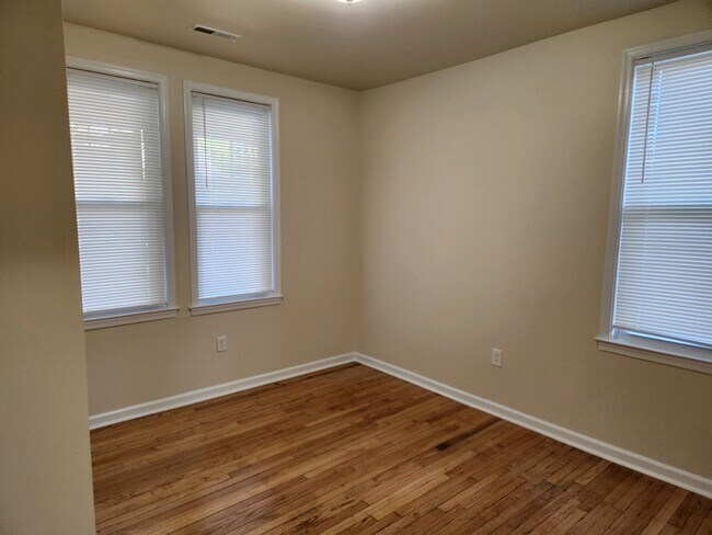 Building Photo - 2701 Woodsdale Ave