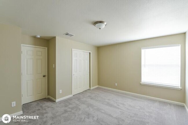 Building Photo - 9002 Roaring Spring, Universal City, TX 78148