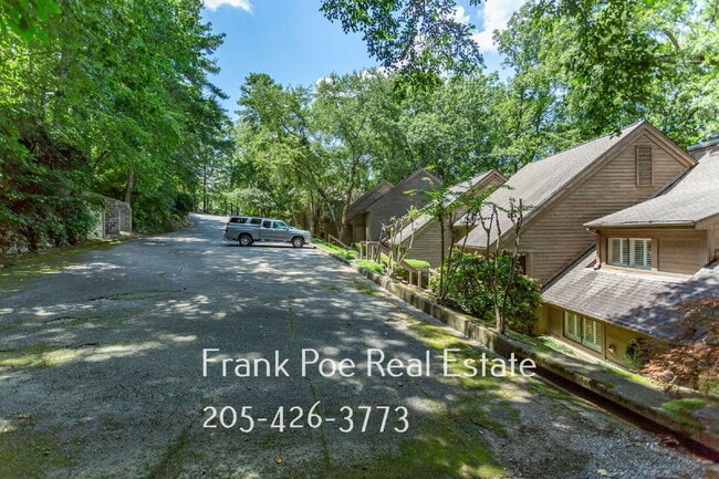 Building Photo - Charming 3-Bedroom Condominium in Birmingham!