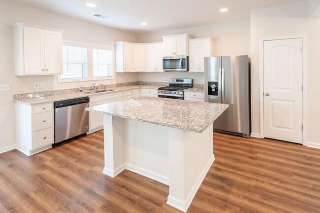 Building Photo - 220 Carvel Trl