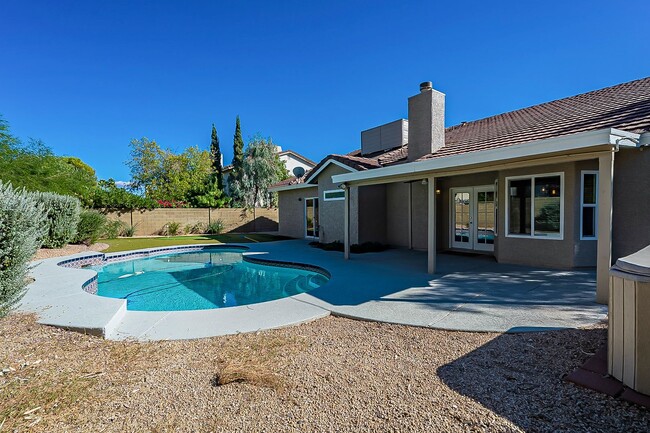 Building Photo - Scottsdale - Four bedroom with POOL