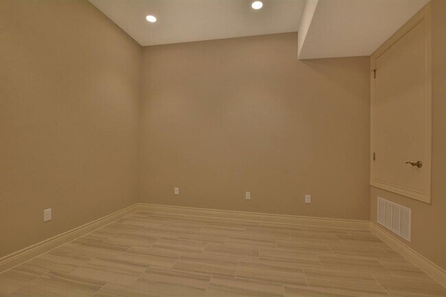 Building Photo - 106 Bella Toscana Ave