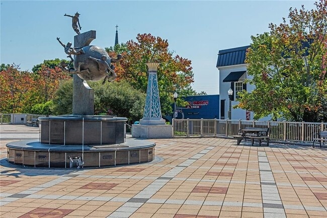 Building Photo - 408 Sycamore Dr