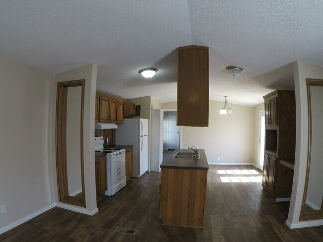 Primary Photo - 200 Raider Ln