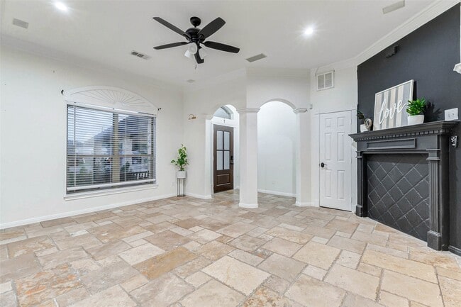 Building Photo - 402 Avenue H