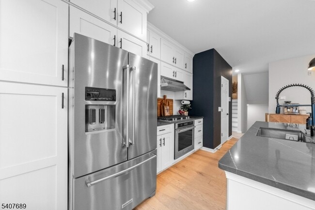 Building Photo - 105 Robeson St