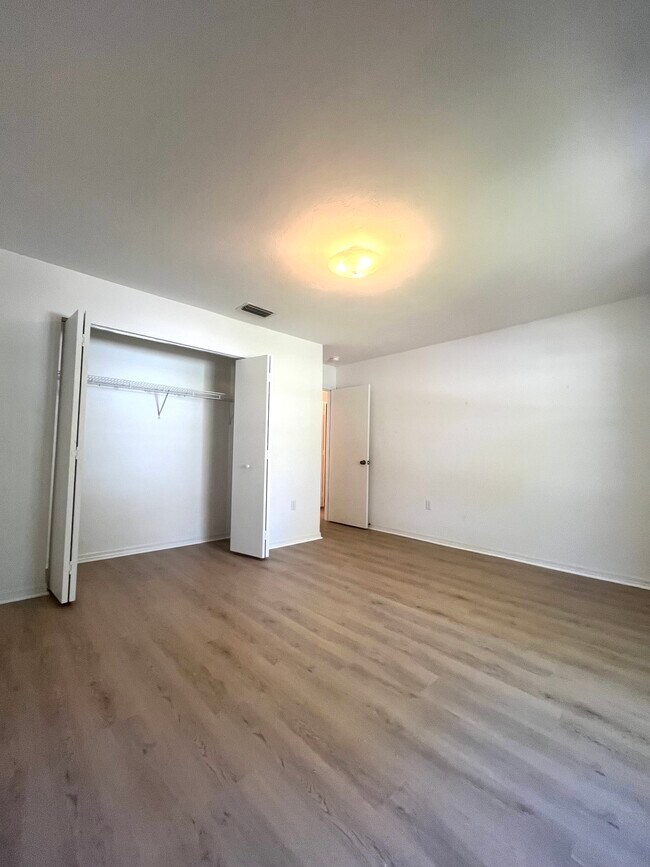 Building Photo - 4118 NW 62nd Ave