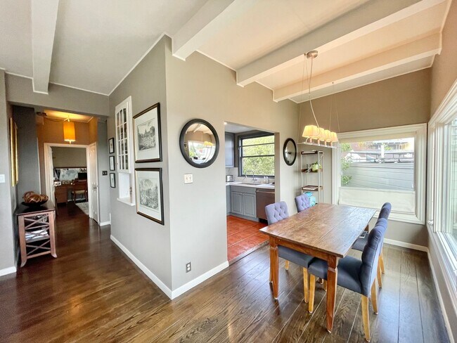 Building Photo - 3BR/2.5BA INCOMPARABLE Views!!! Prime Corona Heights Residence! 2 car parking and laundry! PROGRE...
