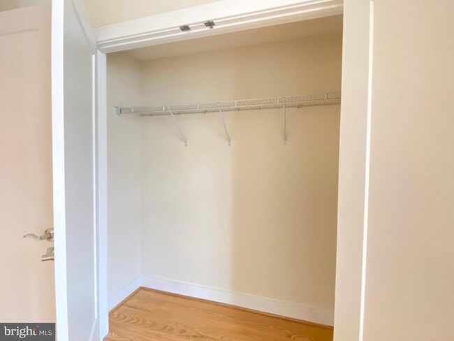 Building Photo - 924 King Farm Blvd