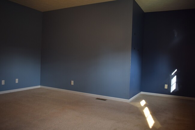 Building Photo - Beautiful spacious home in Waynesville