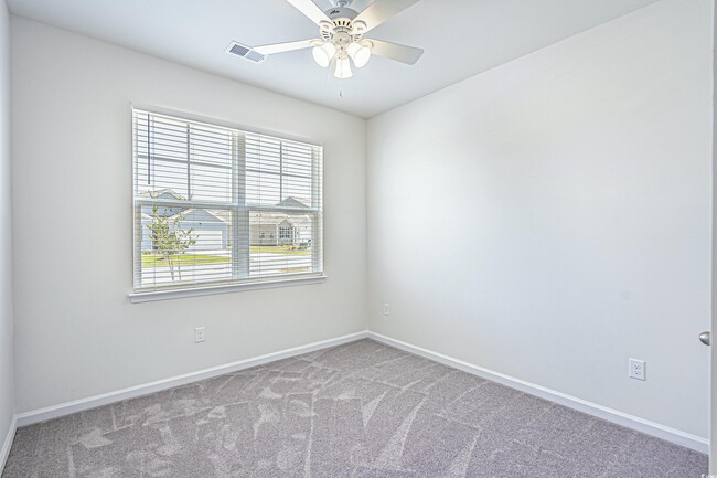 Building Photo - 3520 Bells Lk Cir