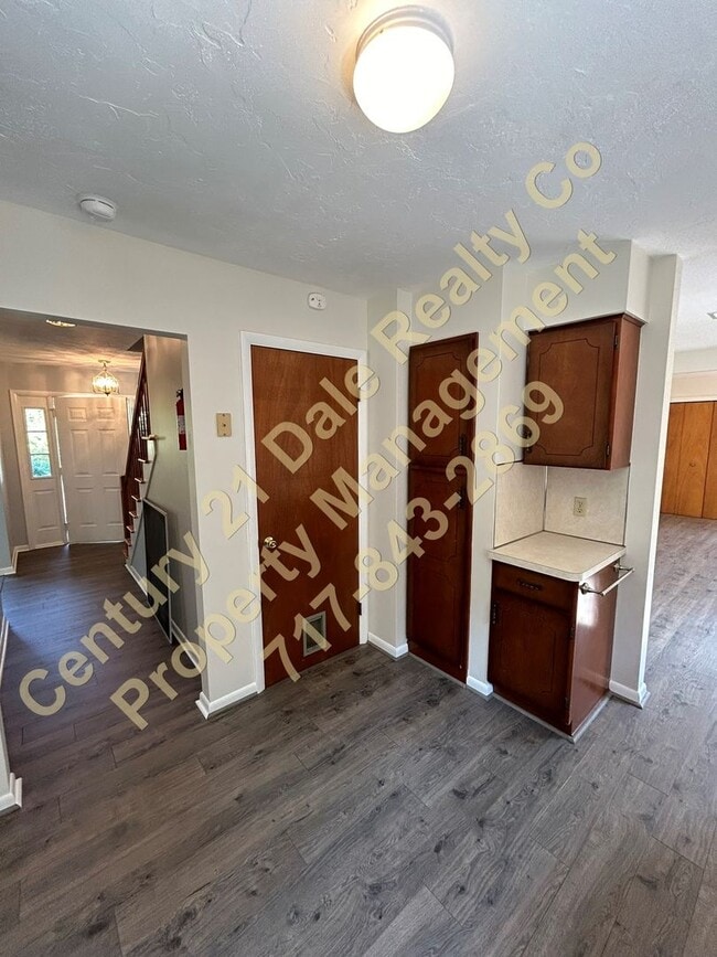 Building Photo - Gorgeous 4 Bedroom Home located in Northeastern School District with a 2 Car Garage