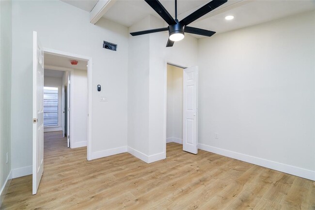 Building Photo - 4102 Sherwood Ln