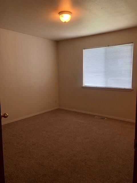 Building Photo - Available NOW! 3bed/2bath Home in Southeast Boise