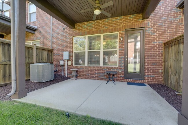 Building Photo - 216 Bixby Private Ln