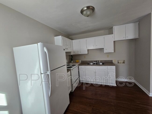 Building Photo - 2231 Summit St