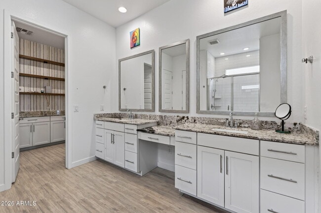 Building Photo - 203 E Birchwood Pl