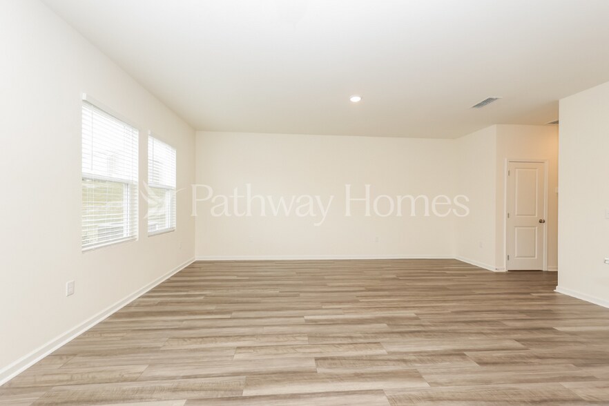 Building Photo - 1074 Large Poppy Dr