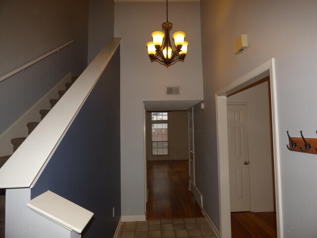 Building Photo - 1695 Belvedere Ct