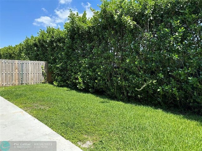 Building Photo - 1650 SW 117th Ave