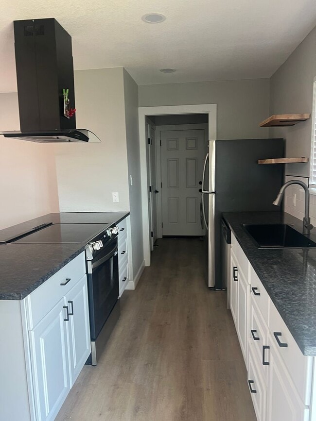 Building Photo - ? Fully Remodeled 2 Bed / 1 Bath Duplex – Modern & Move-In Ready ?