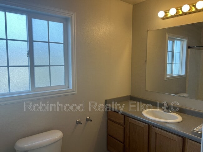 Building Photo - 1640 Winchester Dr