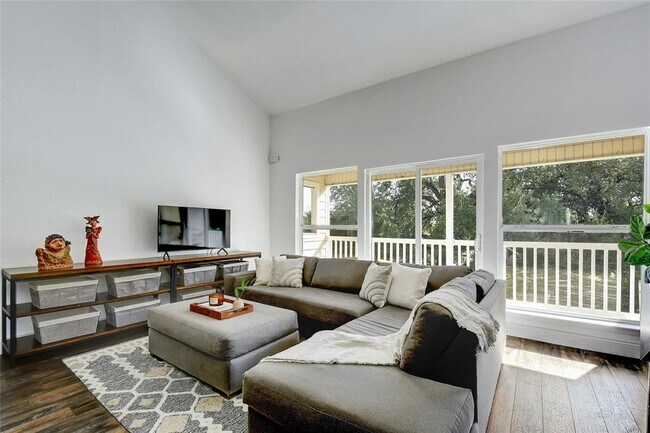 Building Photo - 1818 S Lakeshore Blvd