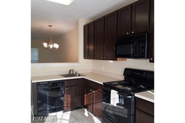 Building Photo - Charming 3-Bedroom Townhome in Glen Burnie...