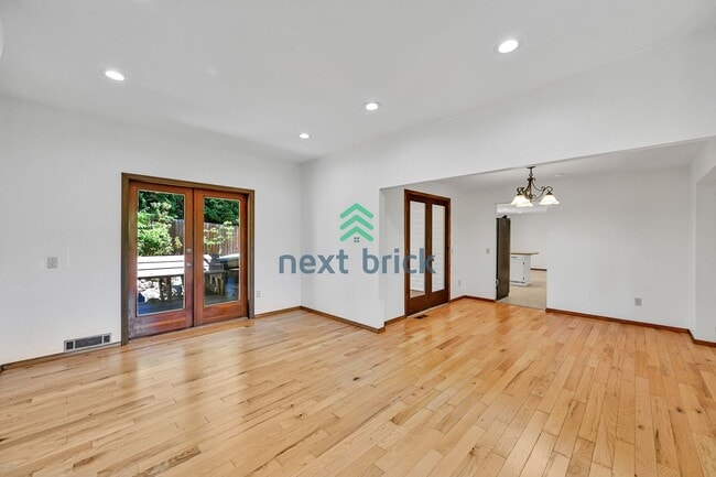 Building Photo - 4 BED & 2.5 BATH SINGLE FAMILY HOUSE FOR RENT
