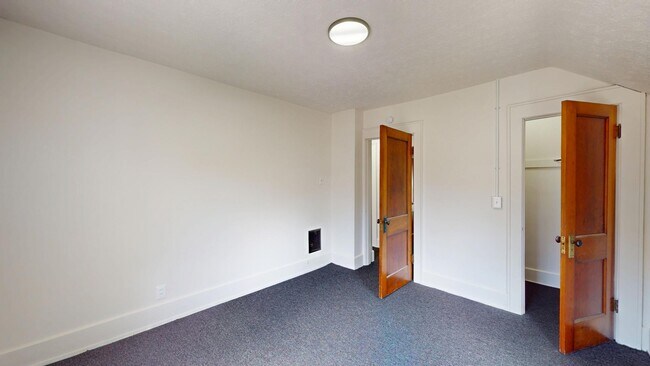Primary Photo - 109 W Ely St
