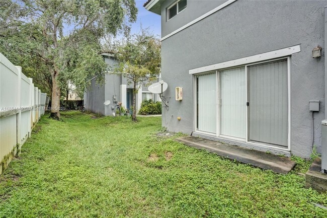 Building Photo - 5441 SW 41st St