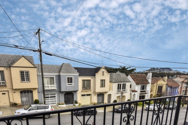 Building Photo - 715 30th Ave