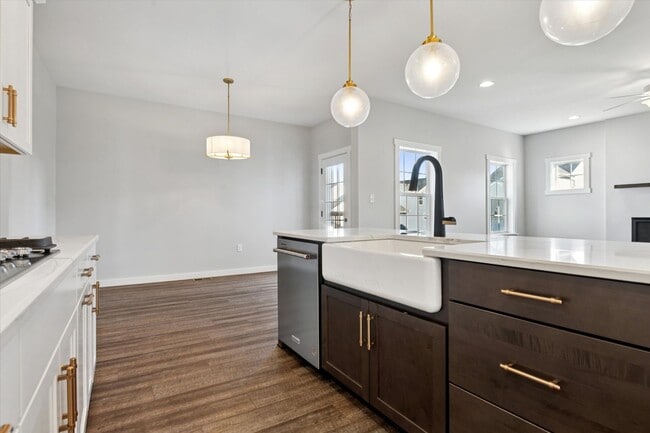 Building Photo - Available Immediately – 4 Bedroom, 2.5 Bat...