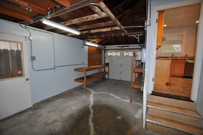 Building Photo - Spacious natural light filled remodeled ho...