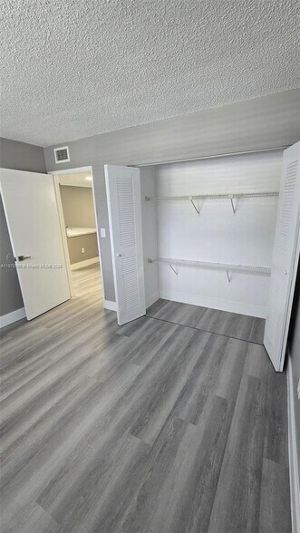 Building Photo - 9934 Nob Hill Ln