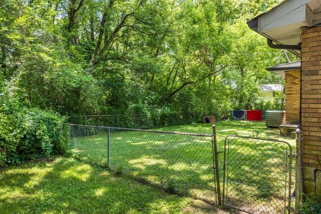 Building Photo - 7742 Holiday Hills Cir