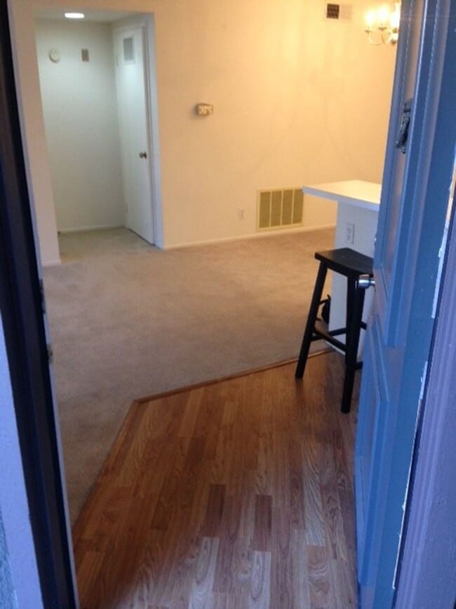 Building Photo - BEAUTIFUL ONE BEDROOM ONE BATH CONDO WITH ...