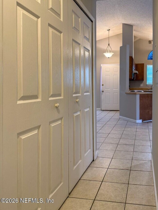 Building Photo - 1261 Montecello Dr