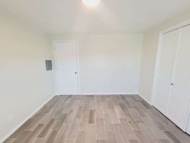 Building Photo - Charming 3 bedroom, 2 bath mobile home in ...