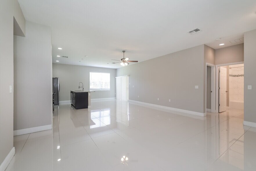 Building Photo - 1010 Heron Ct