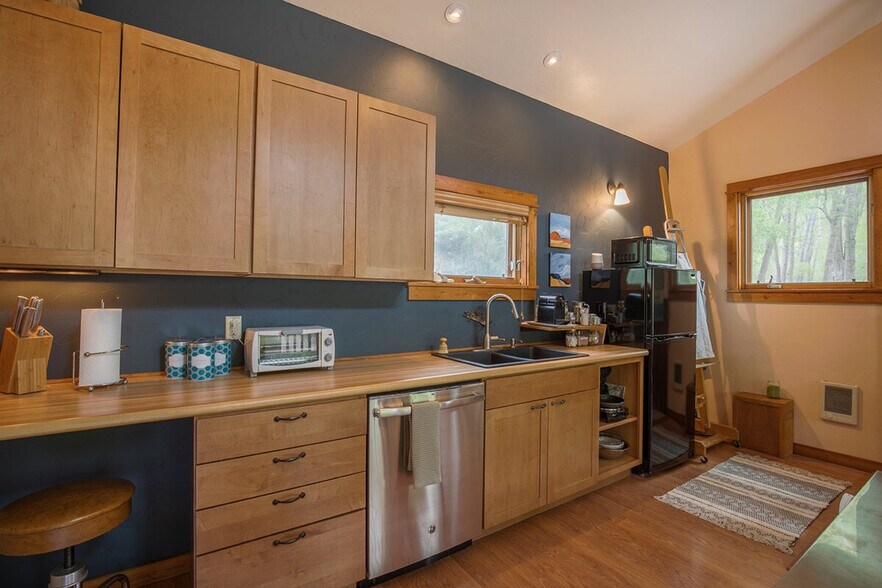 Building Photo - 15 Juniper Village Dr