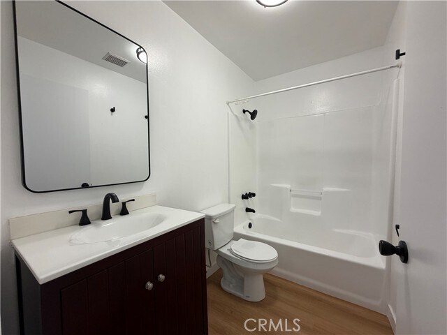 Building Photo - 1758 N Kingsley Dr