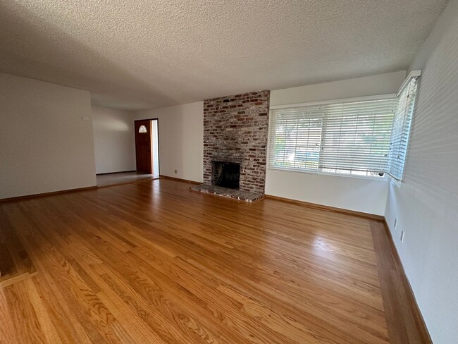 Building Photo - Excellent Millbrae Home