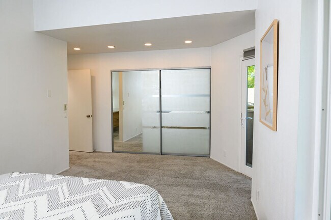 Building Photo - 8450 Via Sonoma