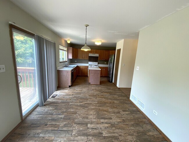 Building Photo - 779 Wildflower Cir